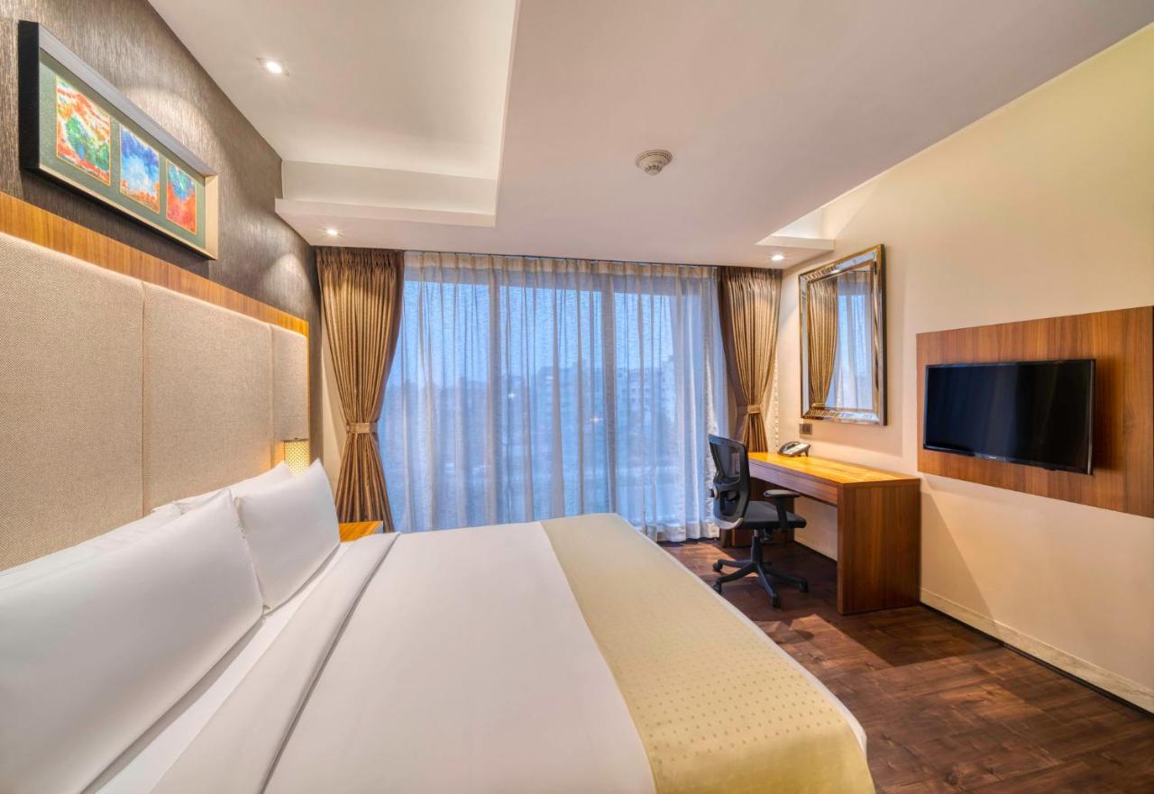 Holiday Inn Kolkata Airport By Ihg Exterior photo A room at the hotel