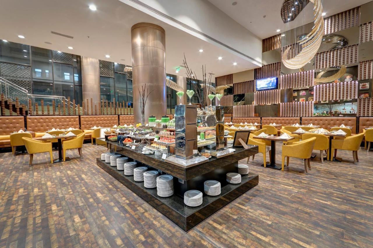 Holiday Inn Kolkata Airport By Ihg Exterior photo The restaurant