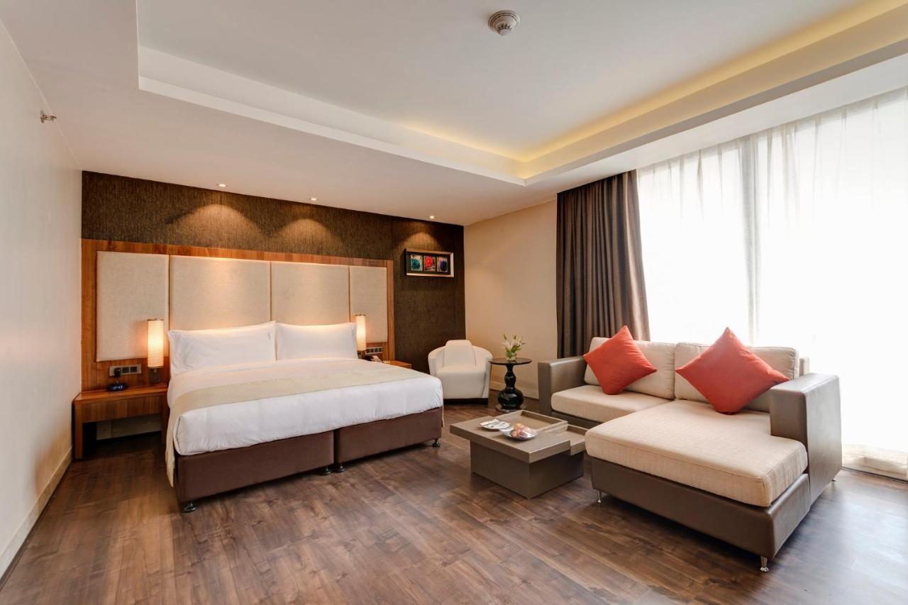 Holiday Inn Kolkata Airport By Ihg Exterior photo Suite