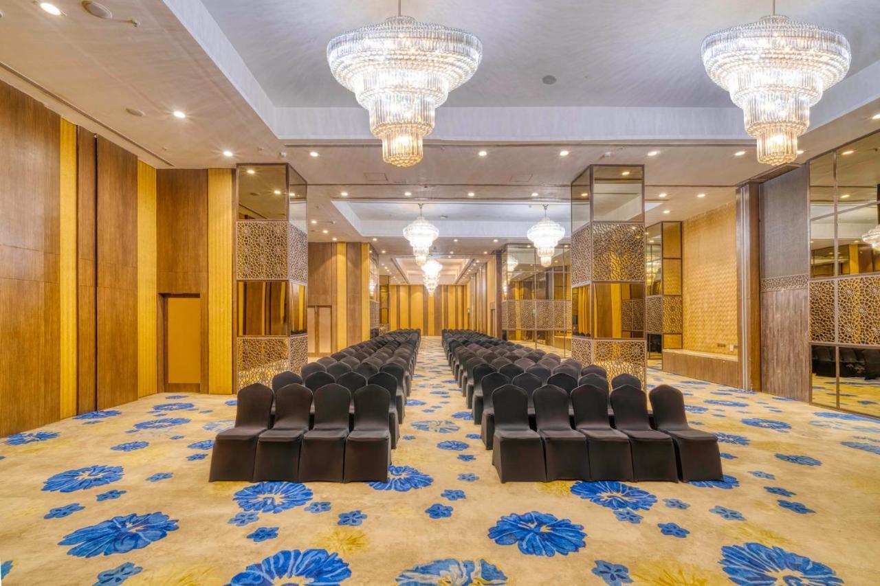 Holiday Inn Kolkata Airport By Ihg Exterior photo The ballroom