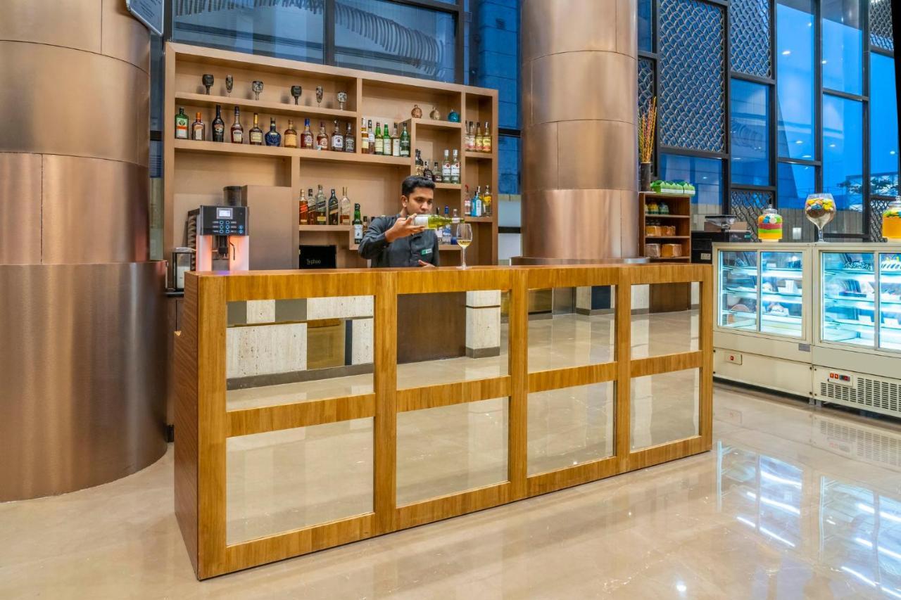 Holiday Inn Kolkata Airport By Ihg Exterior photo A coffee counter at a hotel