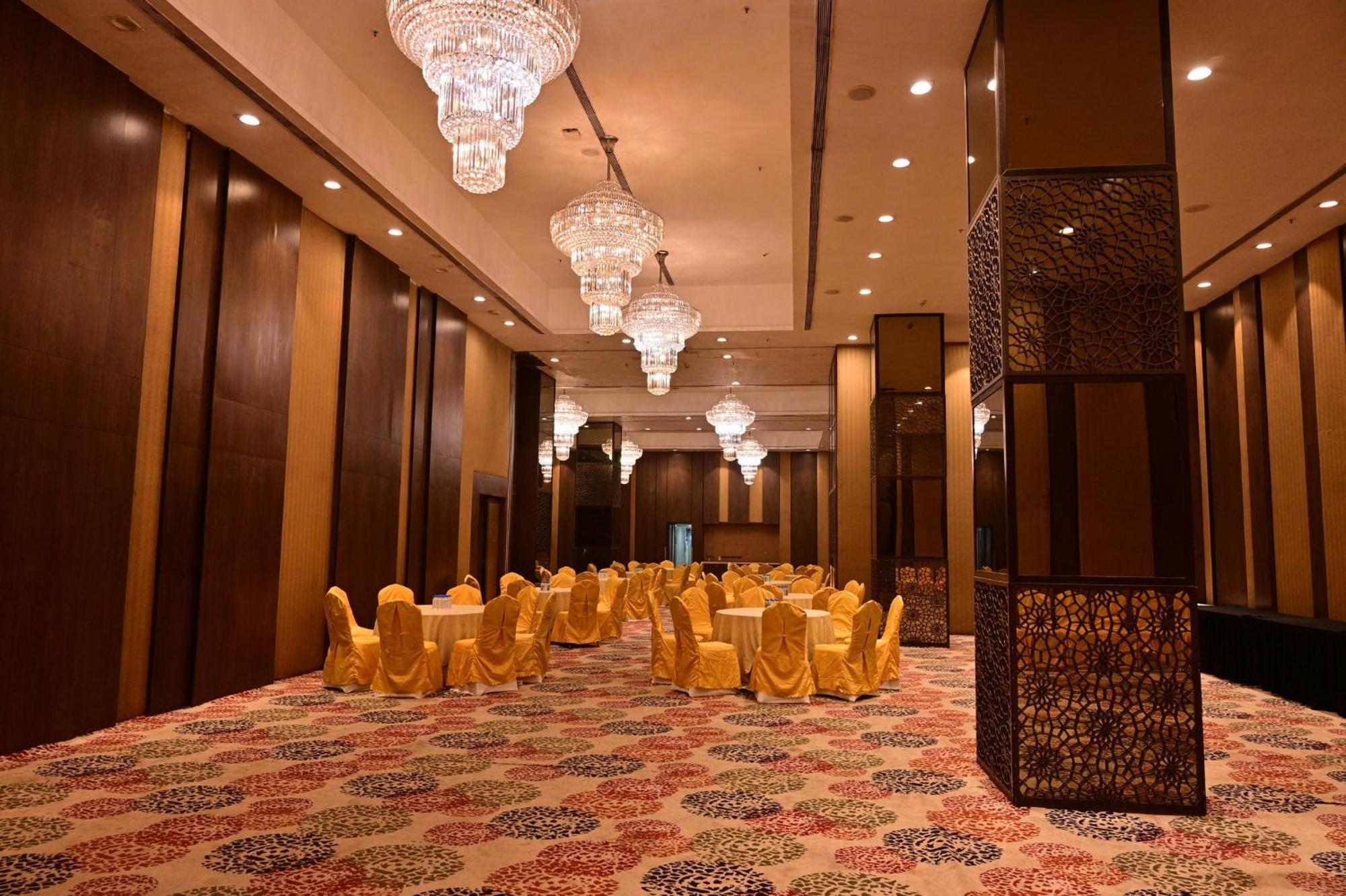 Holiday Inn Kolkata Airport By Ihg Exterior photo The Grand Ballroom