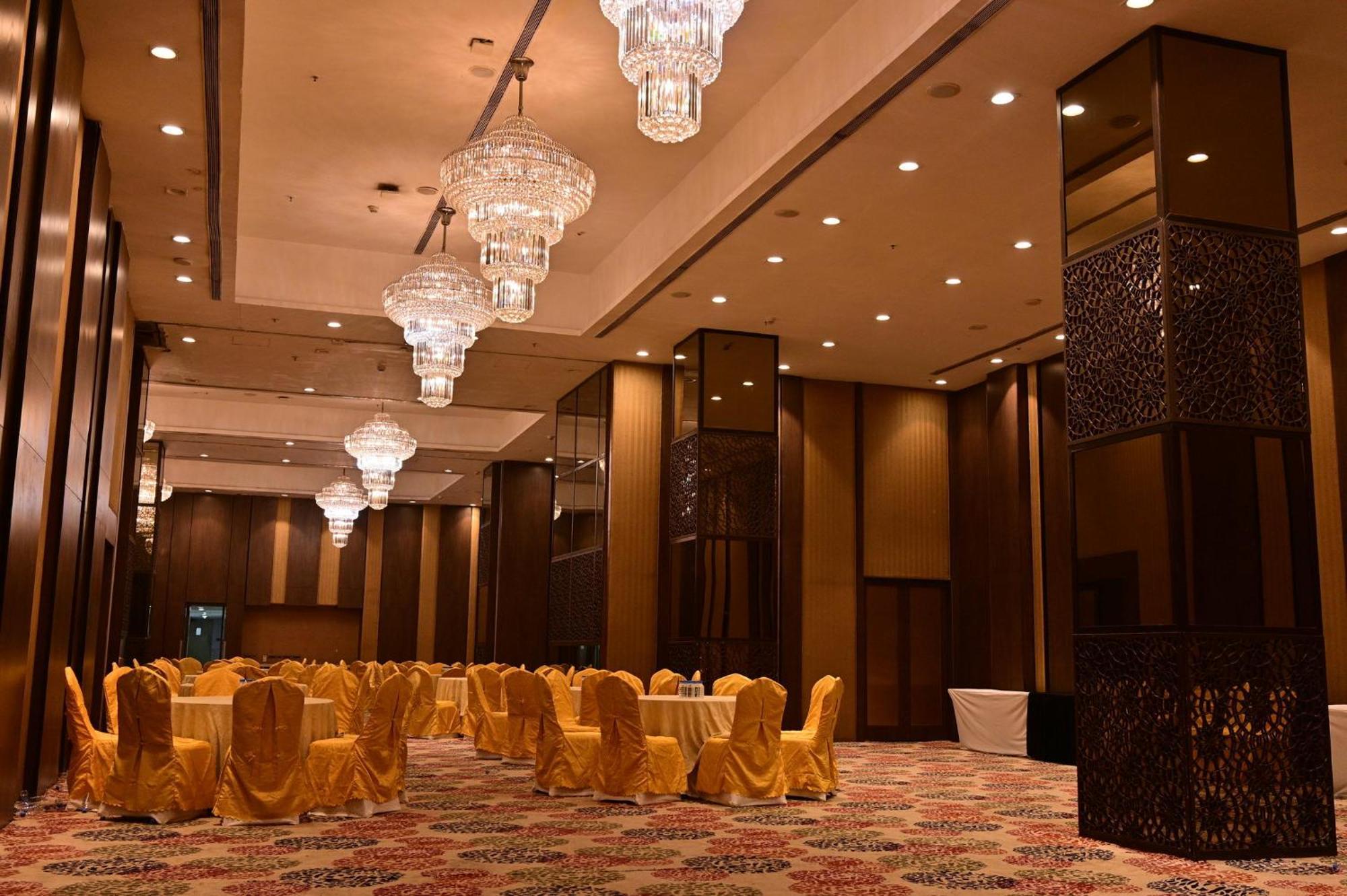 Holiday Inn Kolkata Airport By Ihg Exterior photo The Grand Ballroom