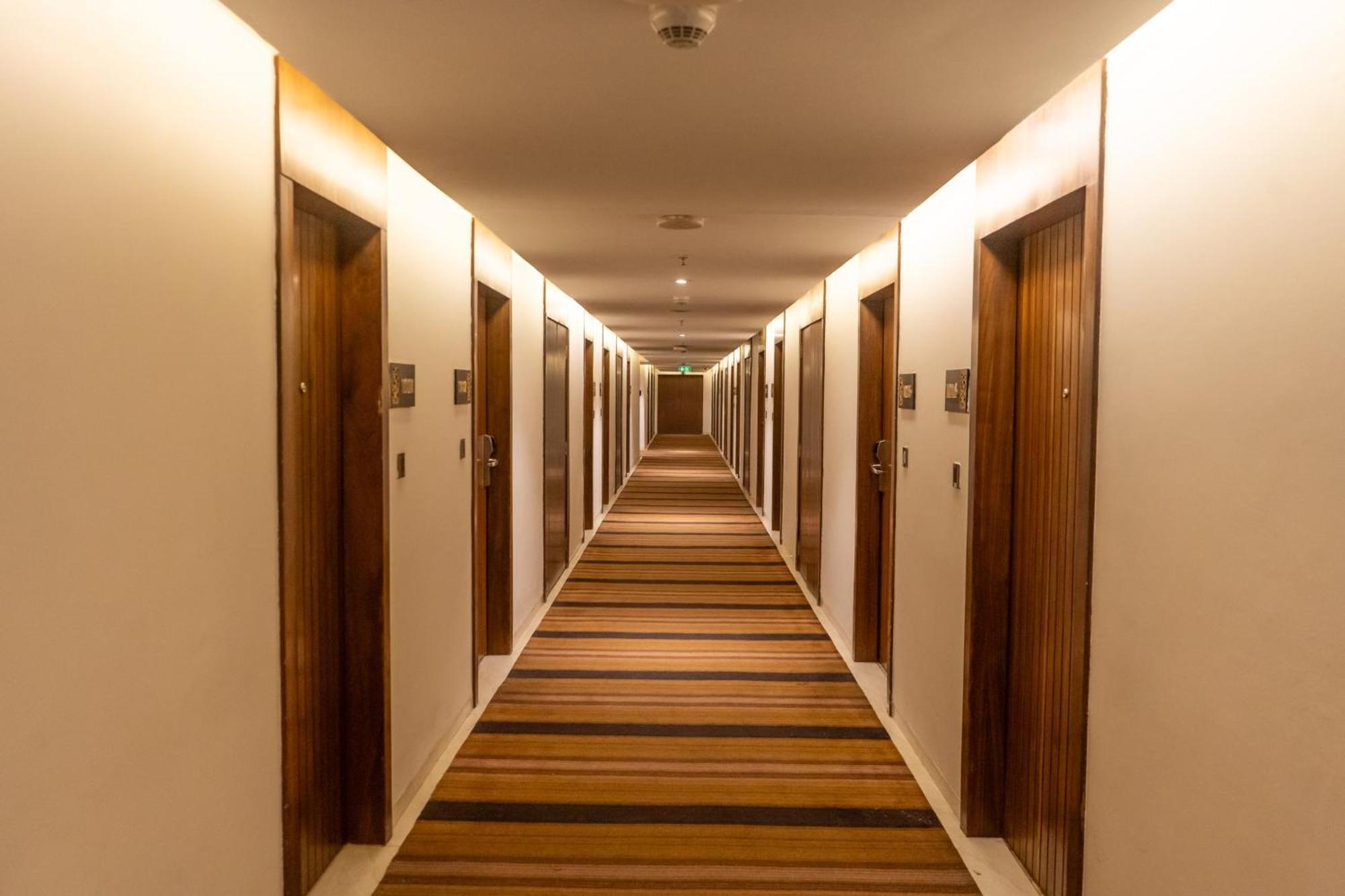 Holiday Inn Kolkata Airport By Ihg Exterior photo