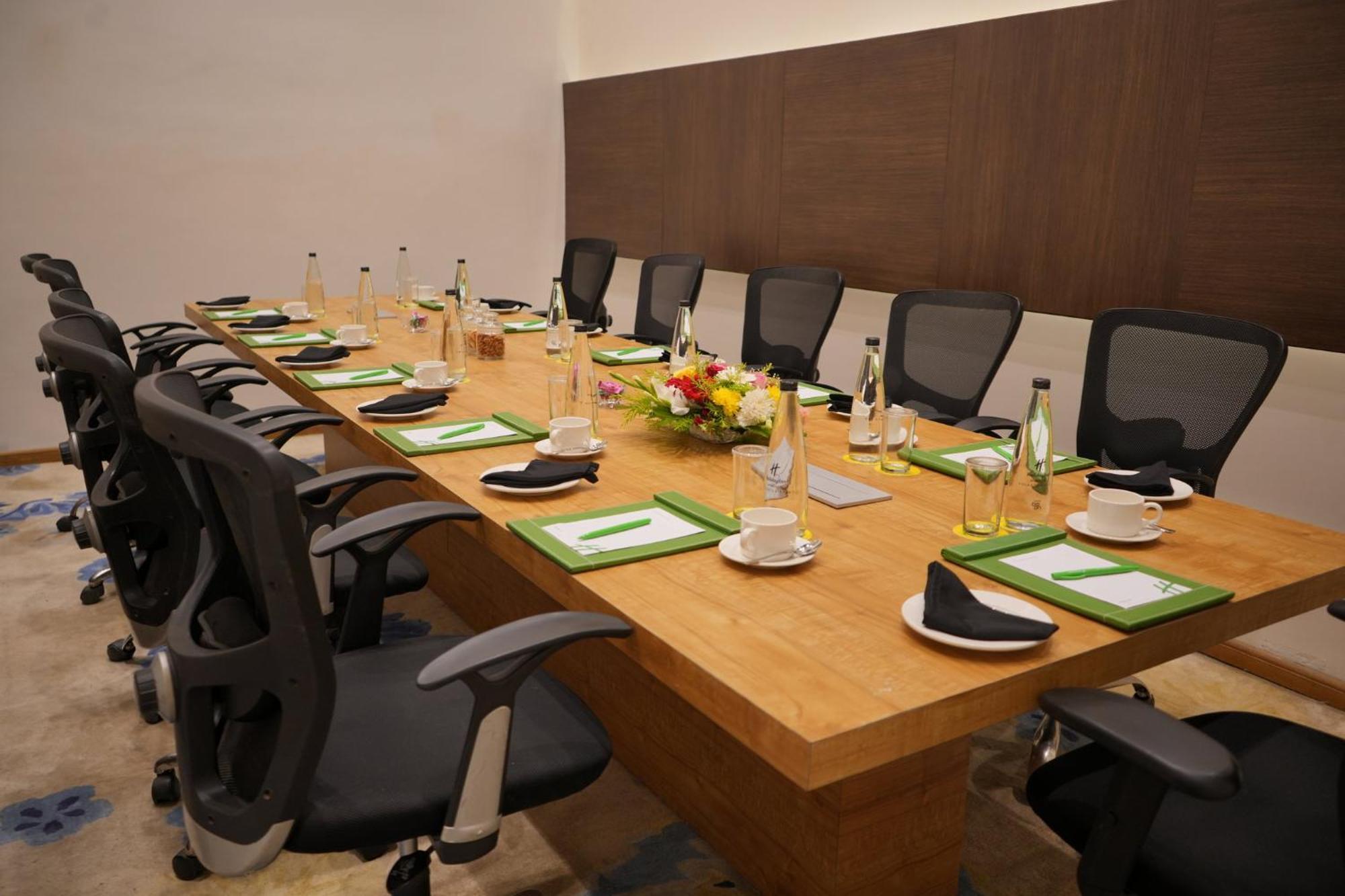 Holiday Inn Kolkata Airport By Ihg Exterior photo